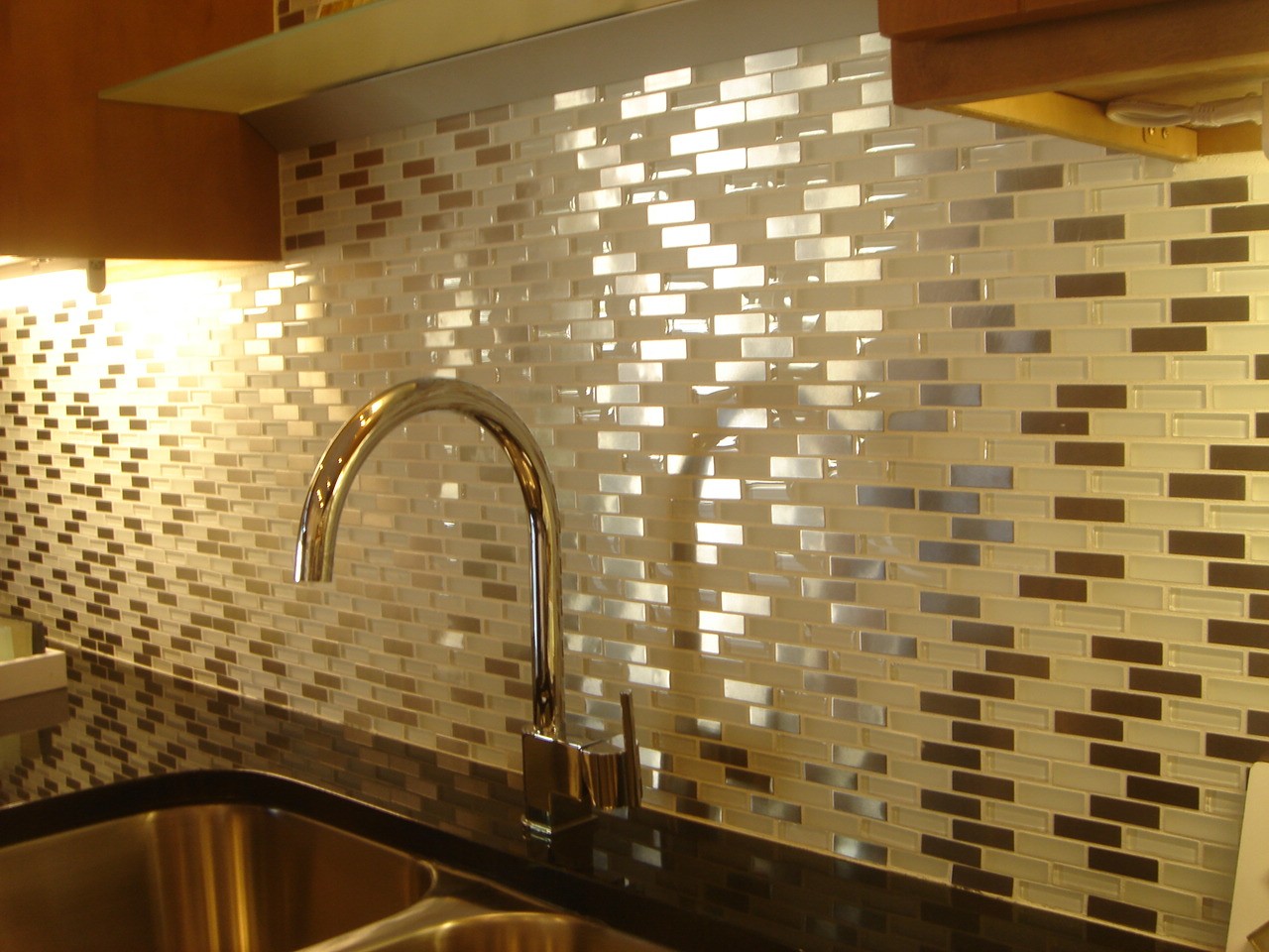 ceramic tile design idea for kitchen
