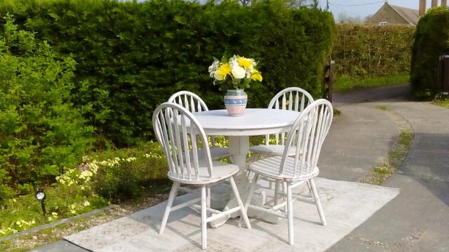 Shabby Chic Round Dining Table uk