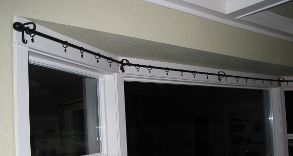 Bay Windows Curtain Rods : Best Curtain Rods for Bay Windows - HomesFeed - Window corner curtain rod connector, adjustable curtains rods connector for bay windows blinds with 3/4 inch black color.