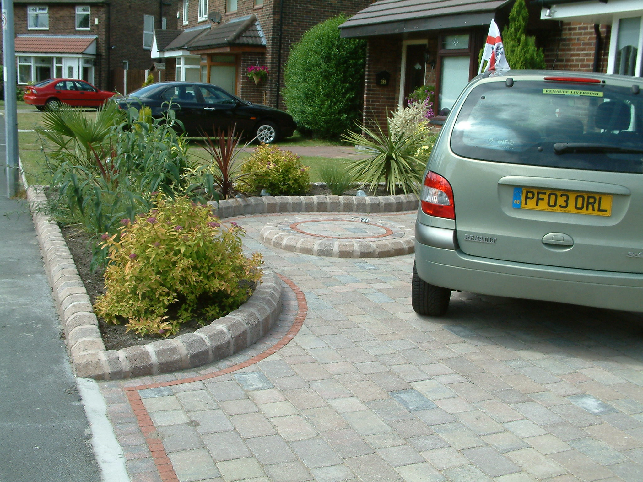 front garden parking space (2)