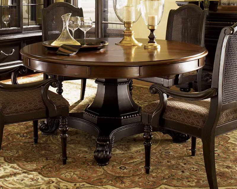 Round-dining-room-table-centerpiece