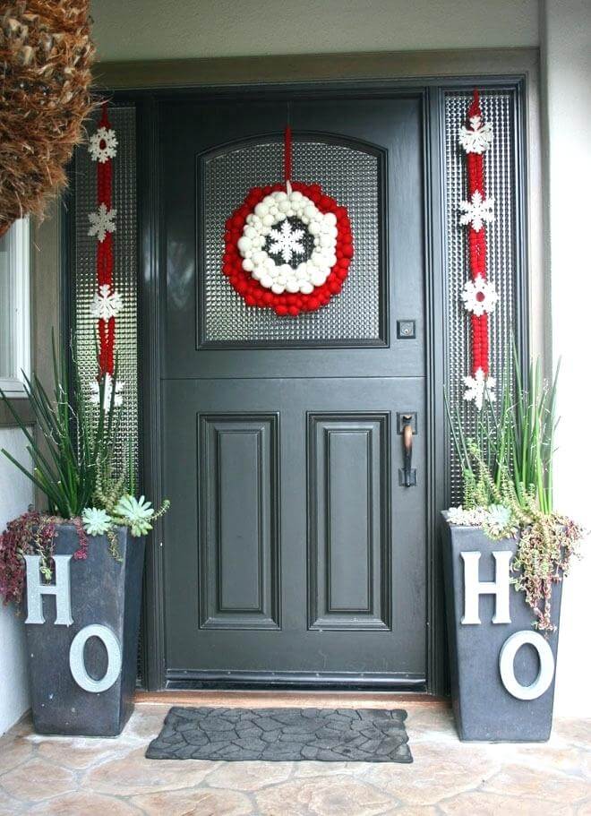 apartment door christmas decorations