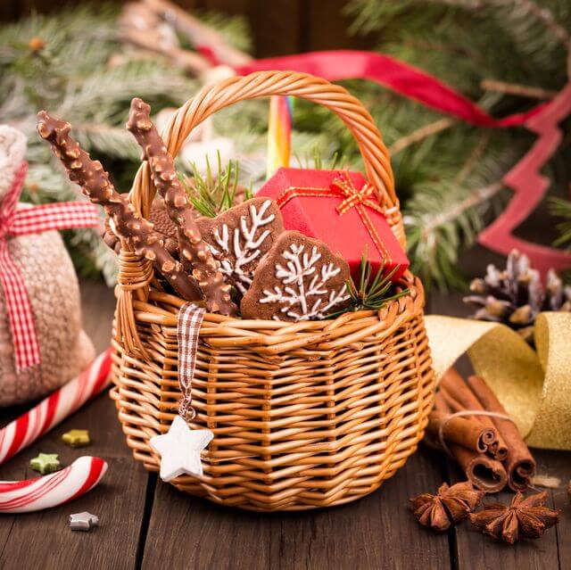 Christmas Cake Gift Baskets