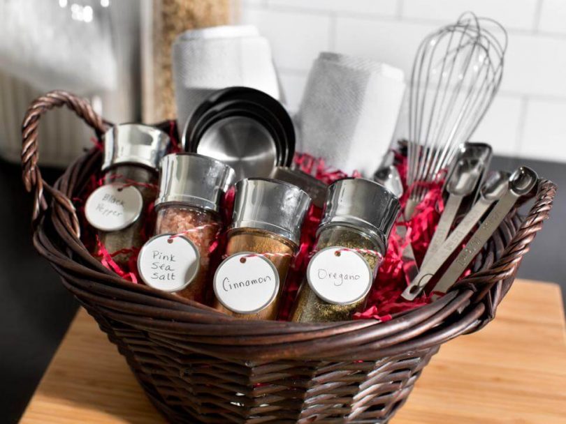 30 Best Christmas Gift Basket Ideas for families and others