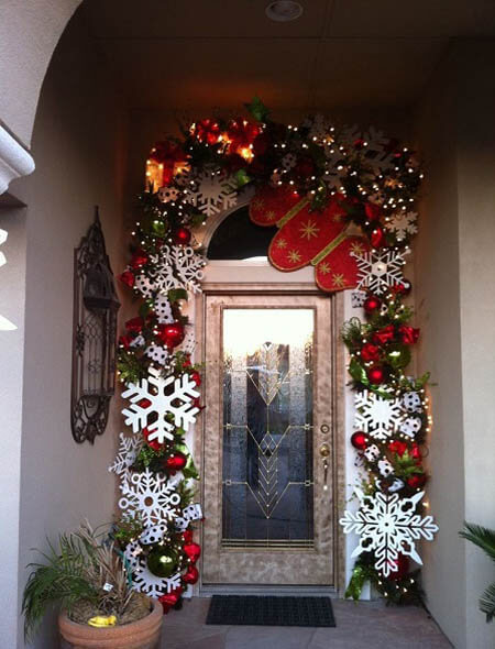 christmas-front-door-decorations-1