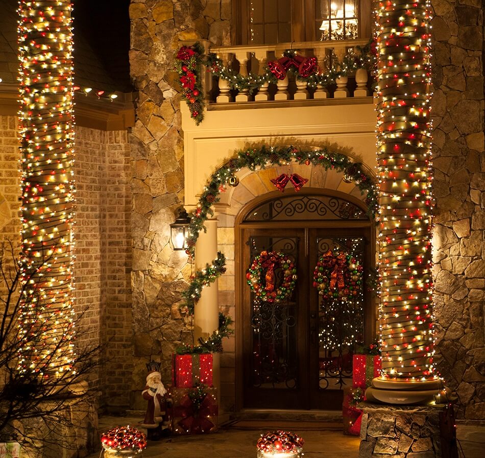 50 Unique Christmas Door Decorations Ideas with Images