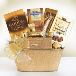 30 Best Christmas Gift Basket Ideas for families and others