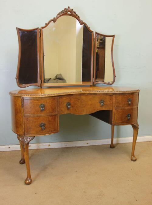 How to Choose an Antique Dressing Table with Mirror