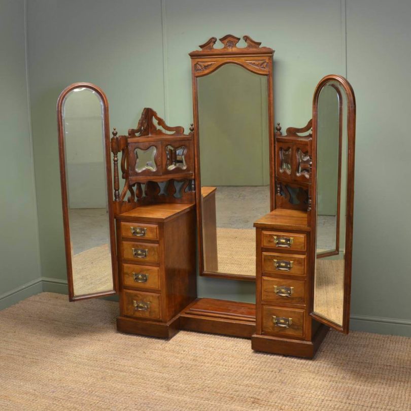 How to Choose an Antique Dressing Table with Mirror
